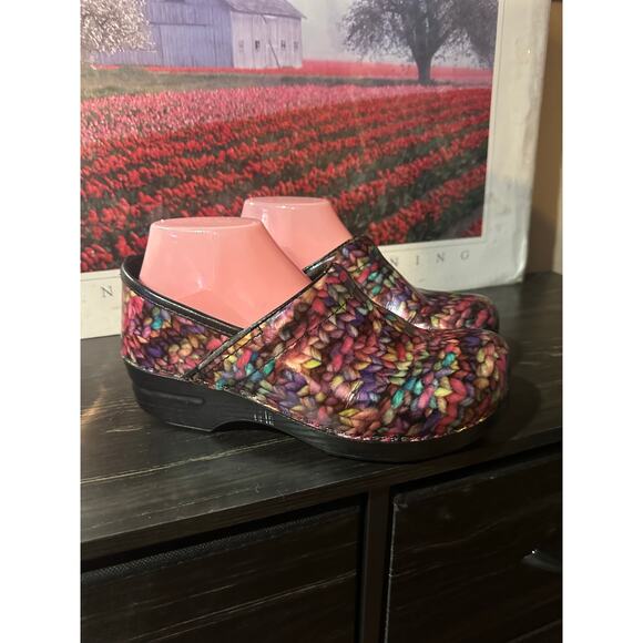 Dansko Clogs size 40 Chunky Yarn Sweater Knit Print - Picture 2 of 10